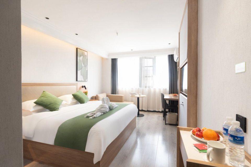 SUPERIOR, QUEEN BED