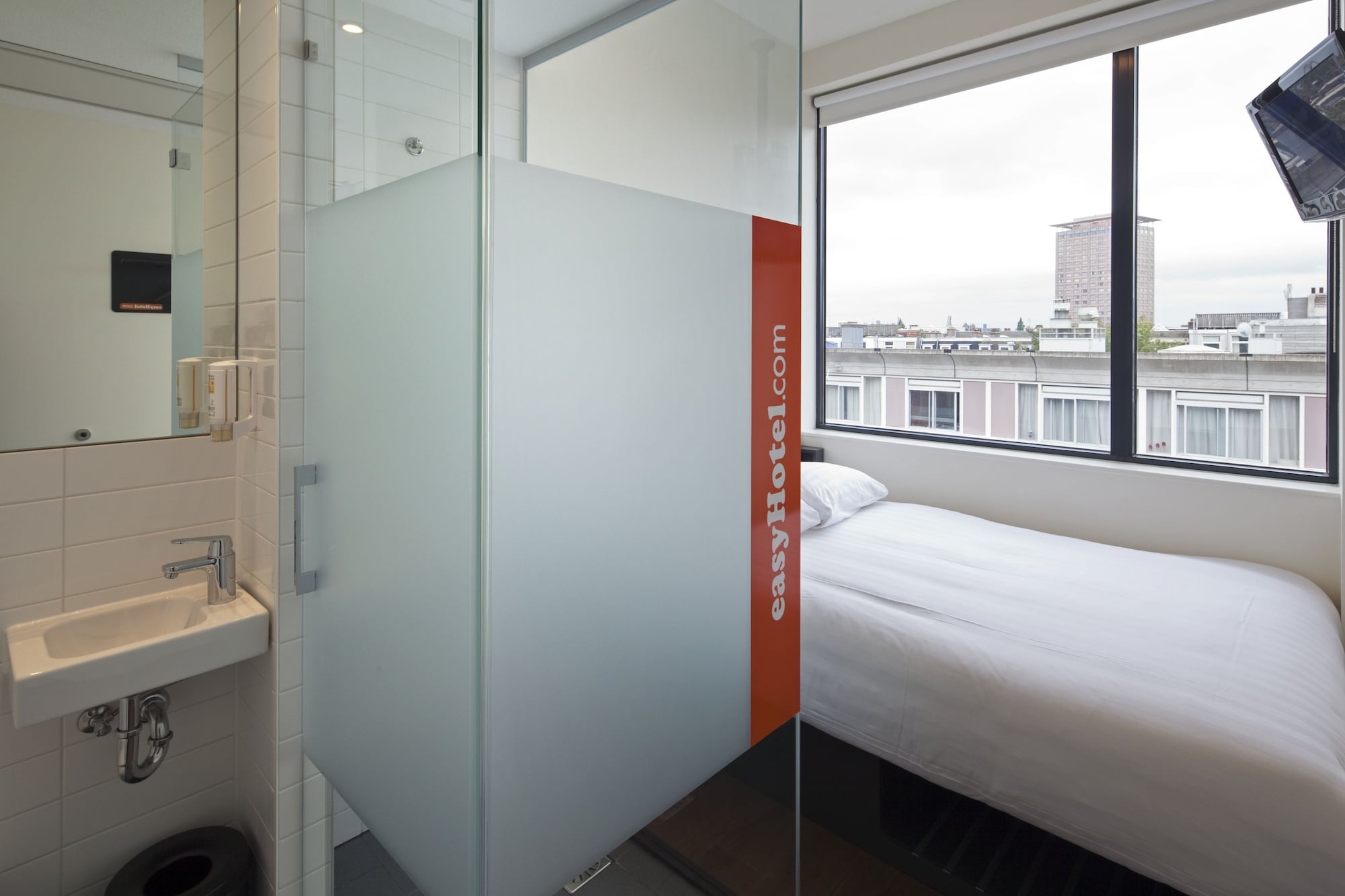 غرفة صغيرة مزدوجة، easyHotel Amsterdam City Centre 8/12