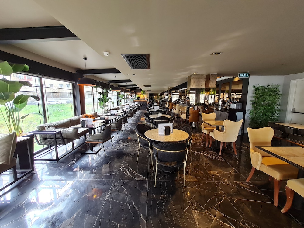 Air Boss Hotel 37/48
