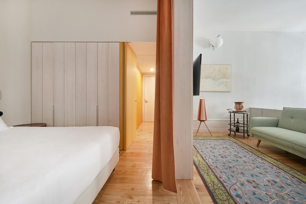 DUPLEX, APARTMENT, FUTON BED, TWIN BEDS, QUEEN BED