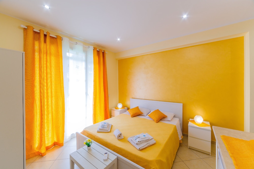 1 Bedroom, Classic, 1 Double and 1 Single Bed, Kitchenette, B B Sicily In Love 4/9