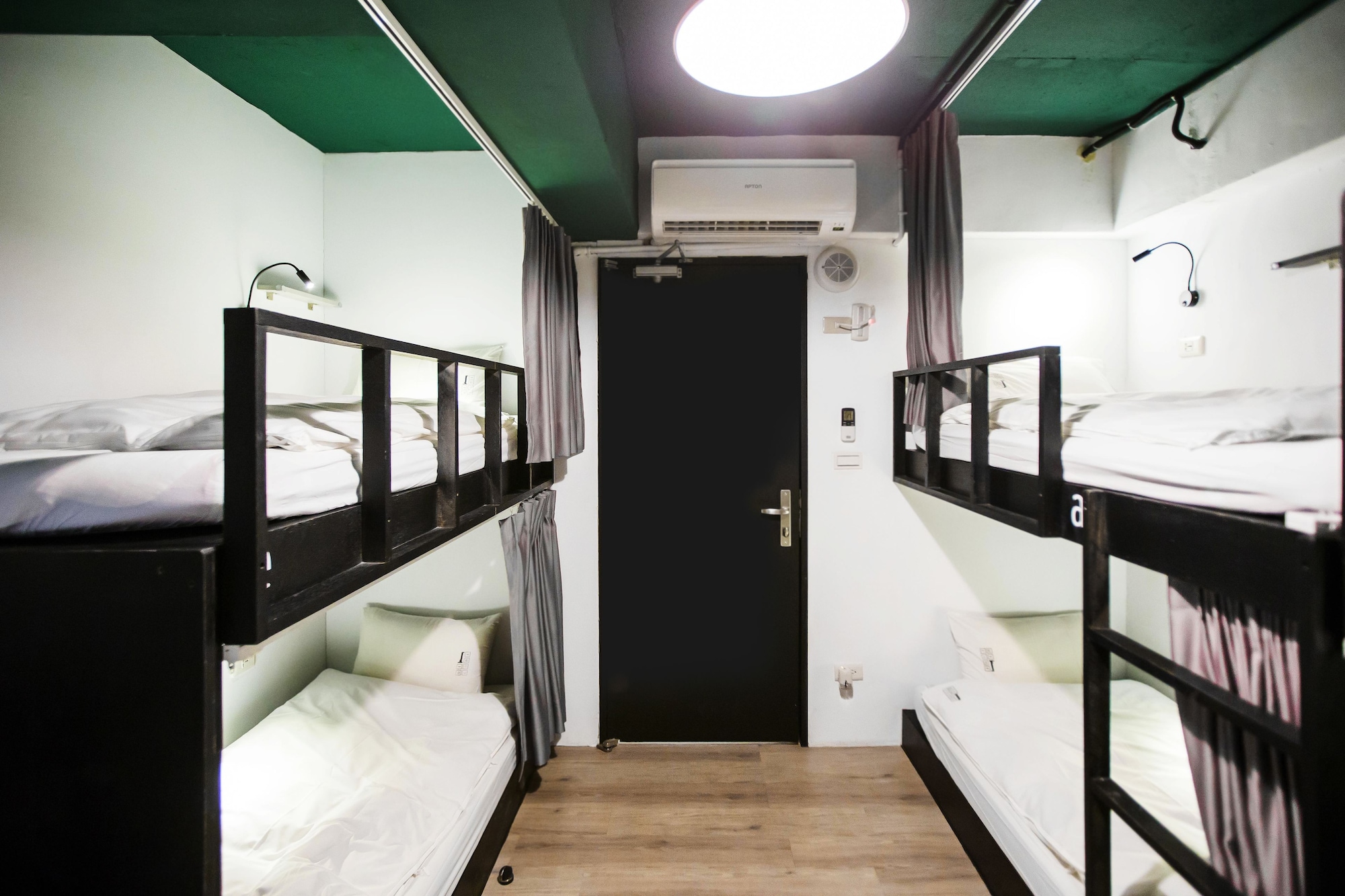 MIXED DORM, BASIC, 6 BEDS, SHARED BATHROOM