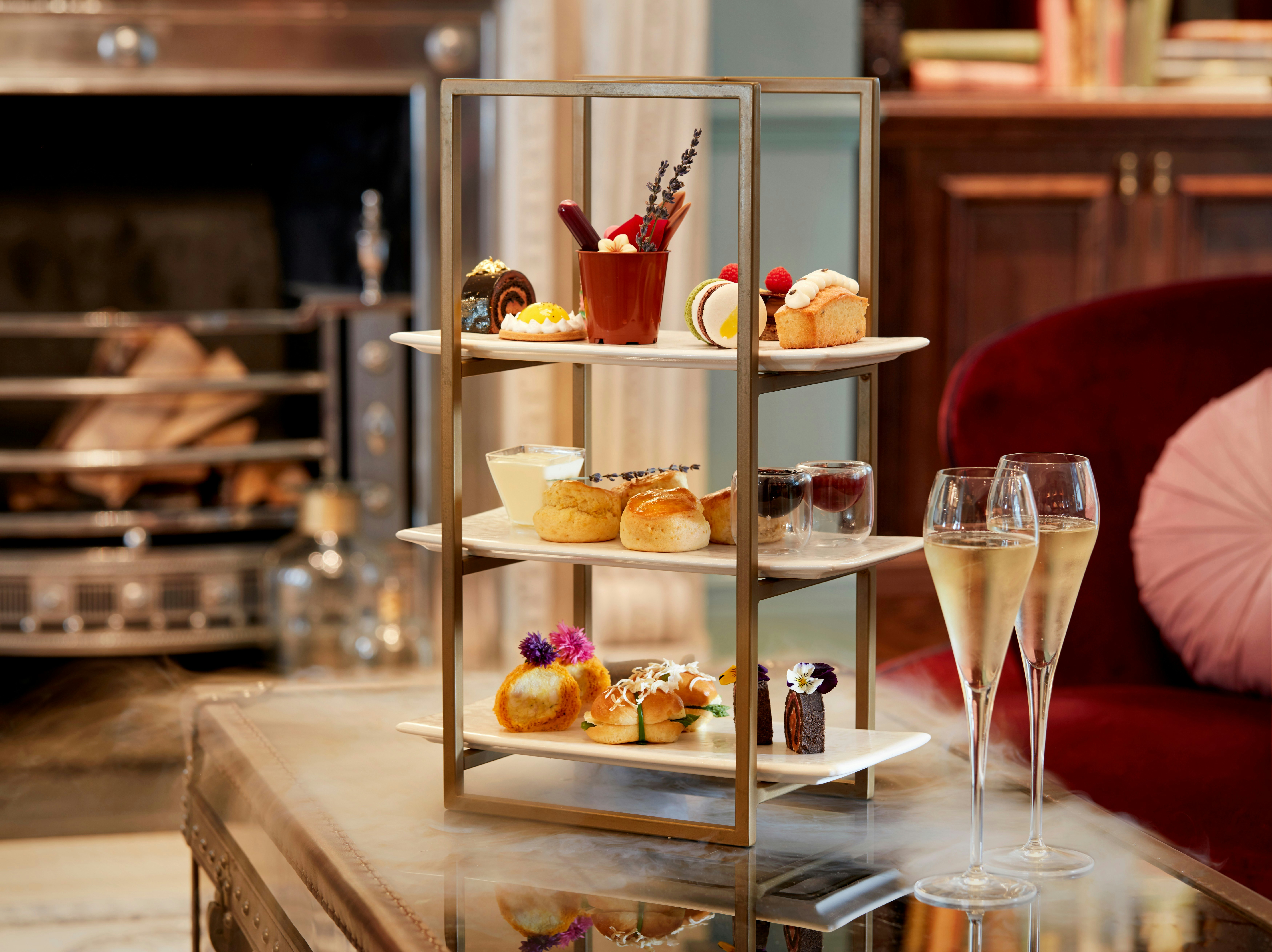 100 Queens Gate Hotel Curio Collection By Hilton 22/28
