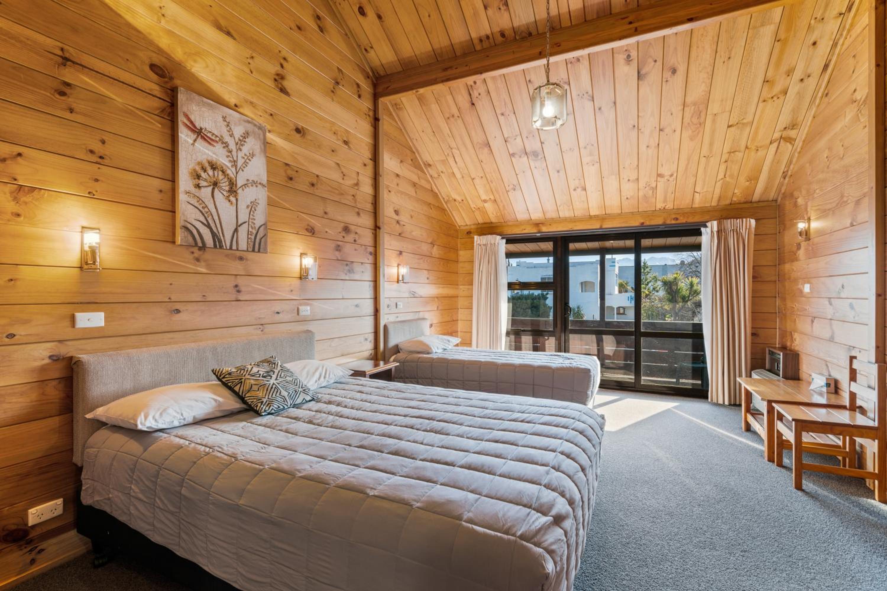 Studio, Twin Beds