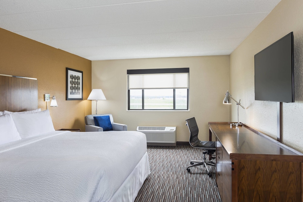 Royle Hotel Milwaukee Airport 13/64