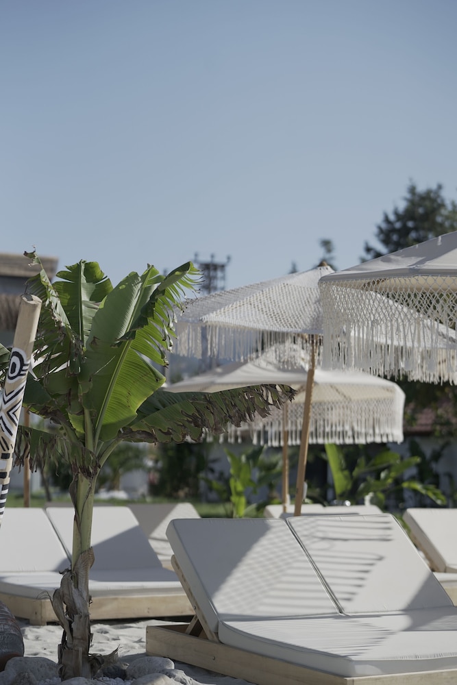 Glenn Hotel Beach 46/50