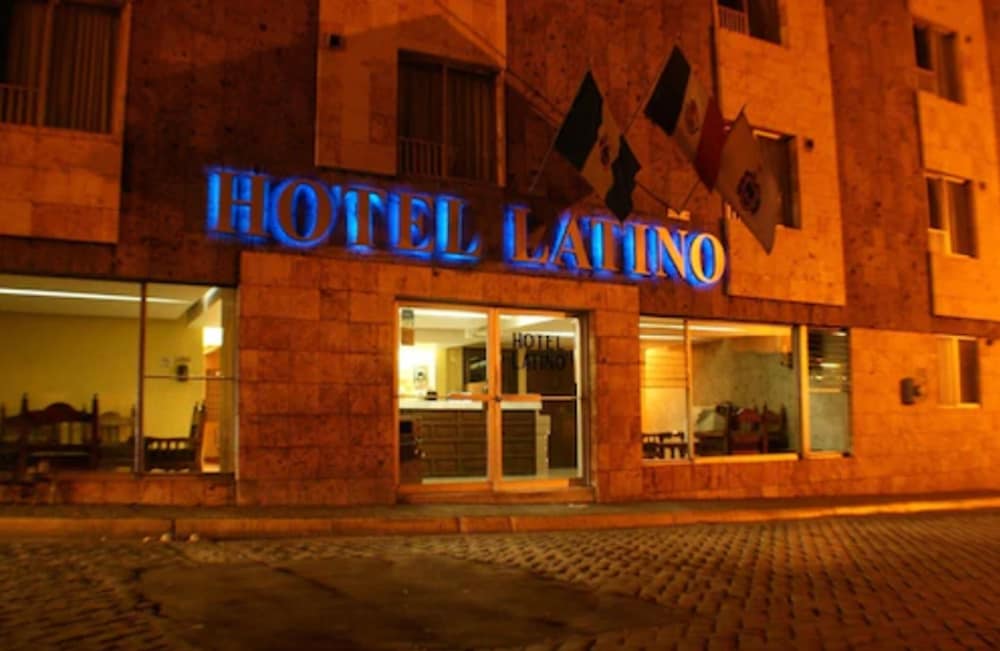 Hotel Latino 3/27