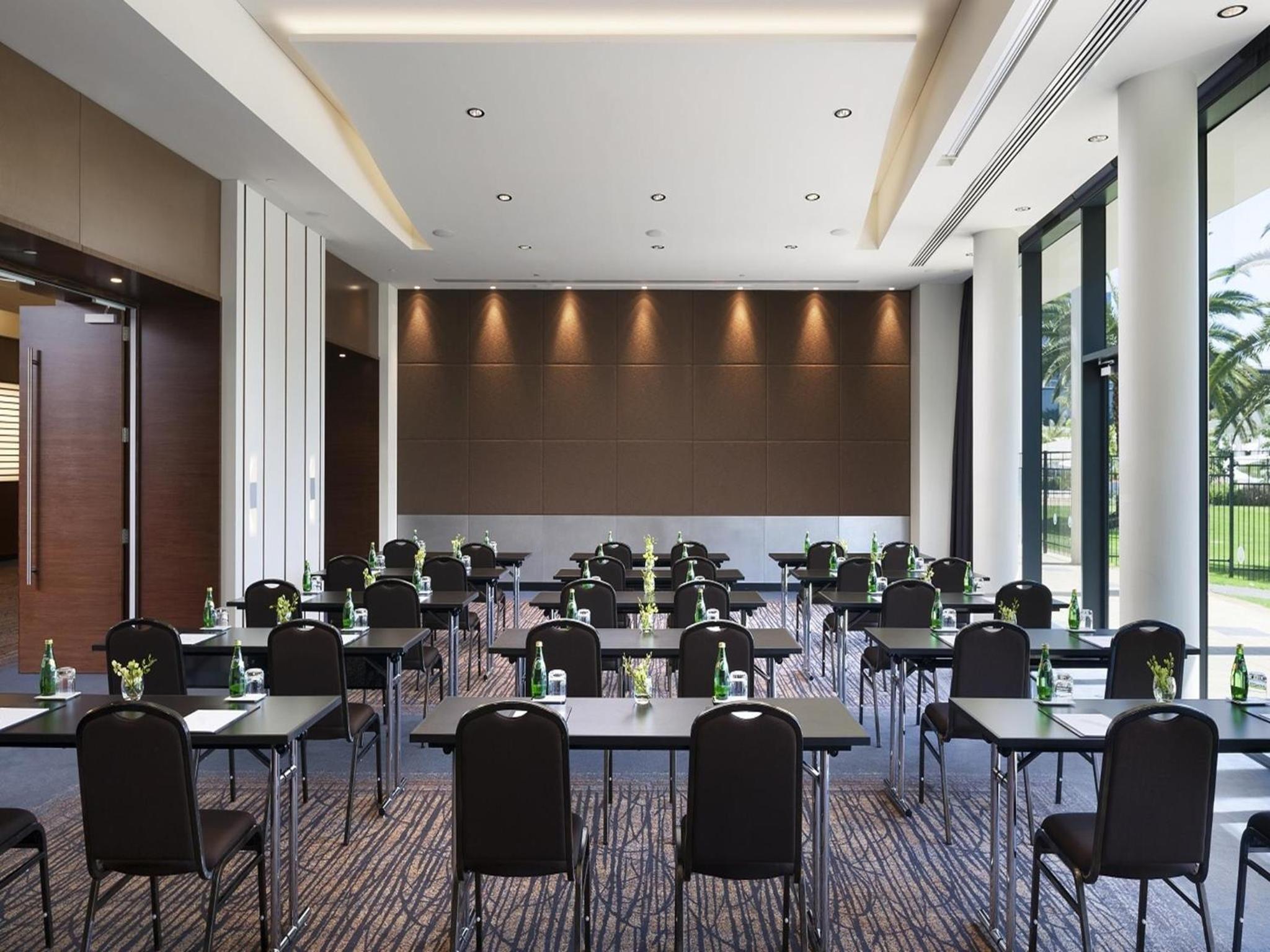 CROWN PROMENADE PERTH 49/55
