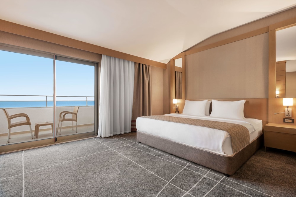 Suite, King Bed, Sea View