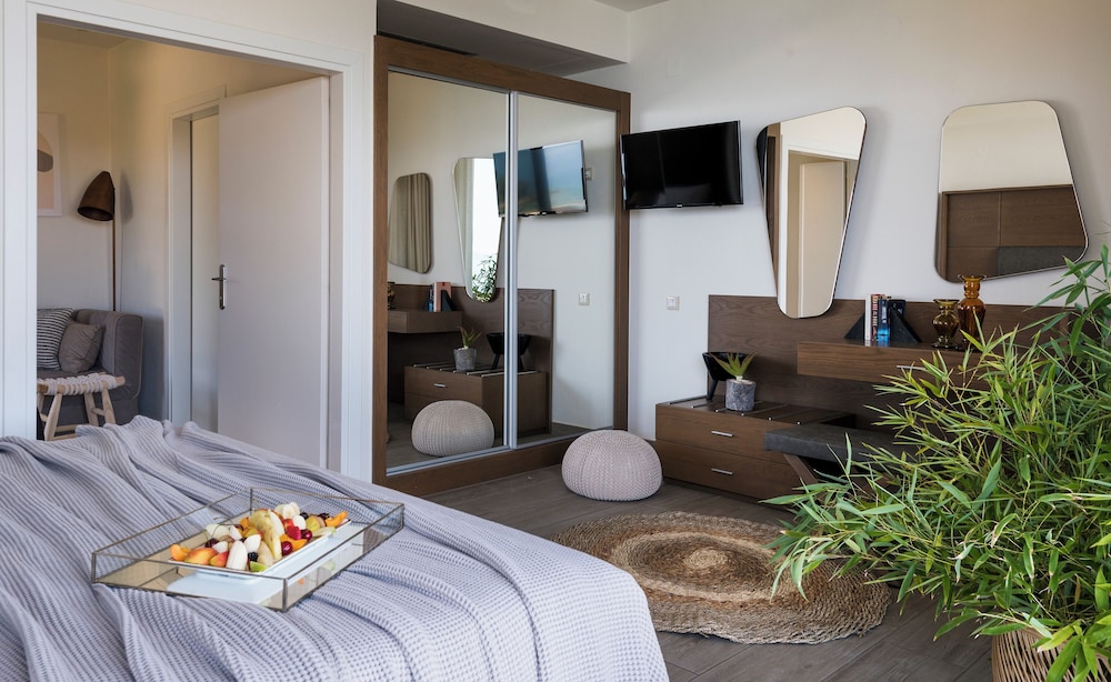 Retreat, Suite, King Bed, Sea View، Prima Vista Beachfront Boutique Hotel 2/2