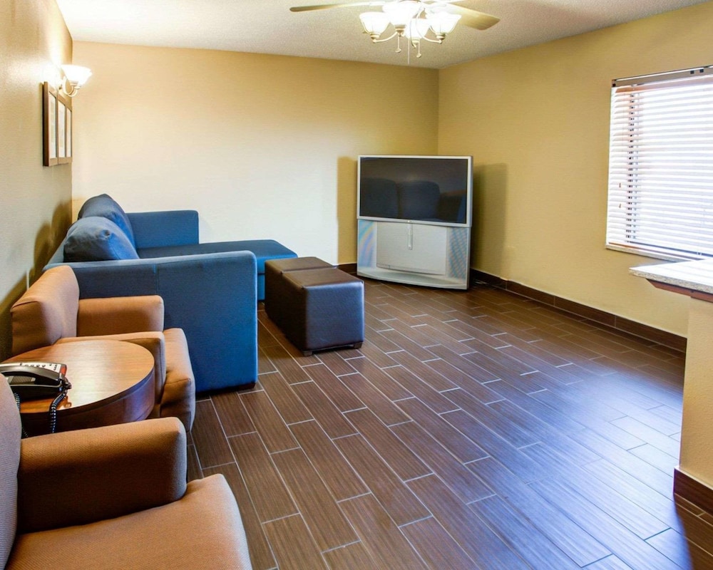Comfort Suites Georgetown, KY 31/44