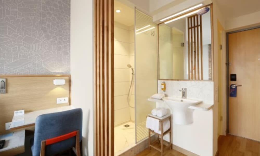 Holiday Inn Express Greater Noida Knowledge Park 48/50