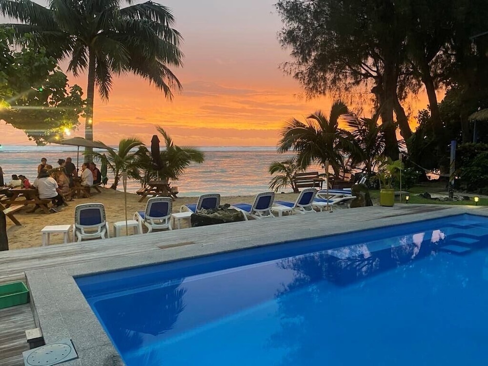 Aroa Beachside Inn 42/47