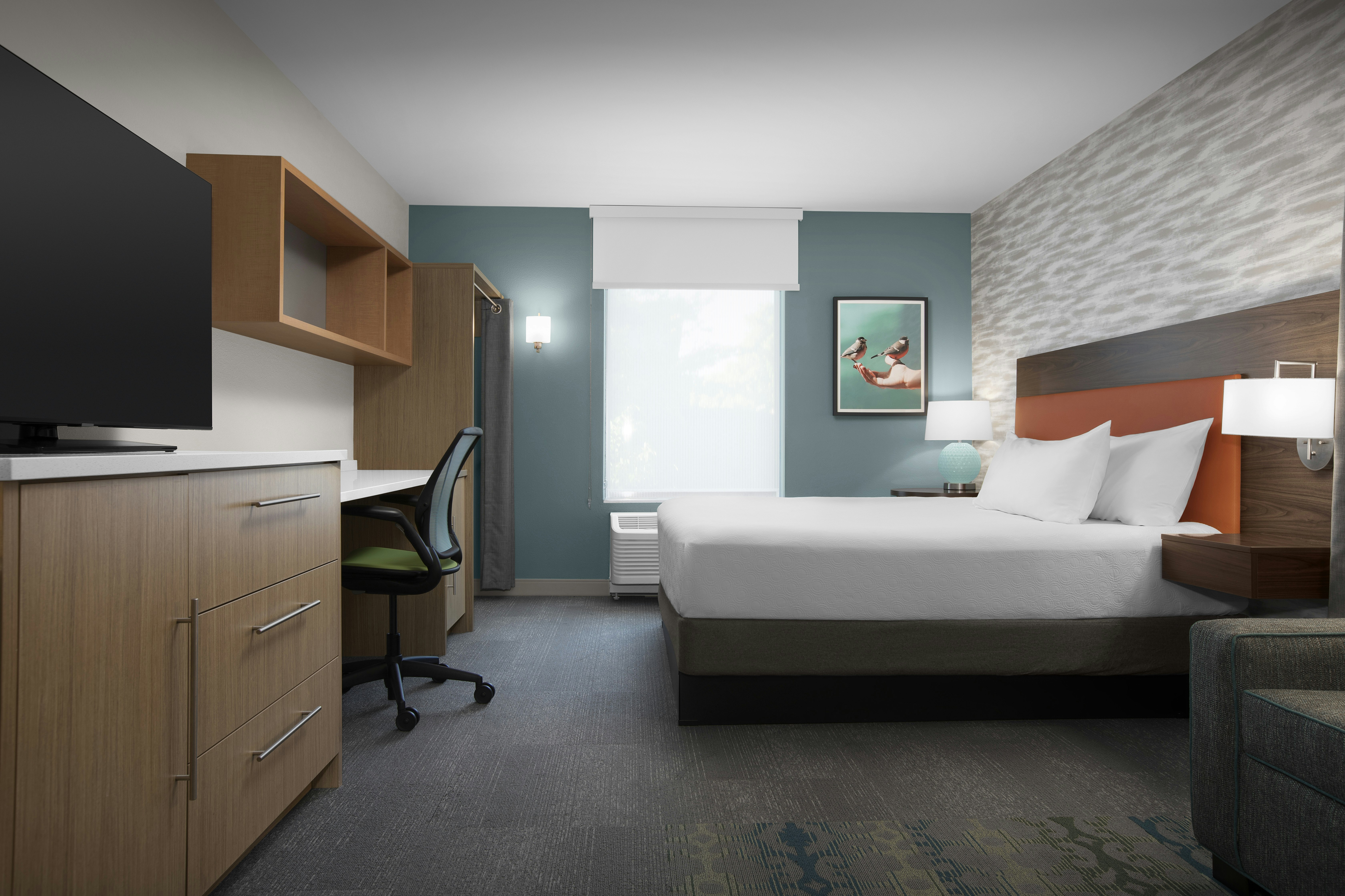 STUDIO, SUITE, KING BED