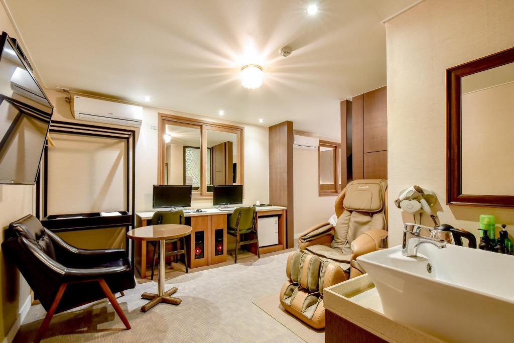 Two Heart Hotel Gimhae 32/55