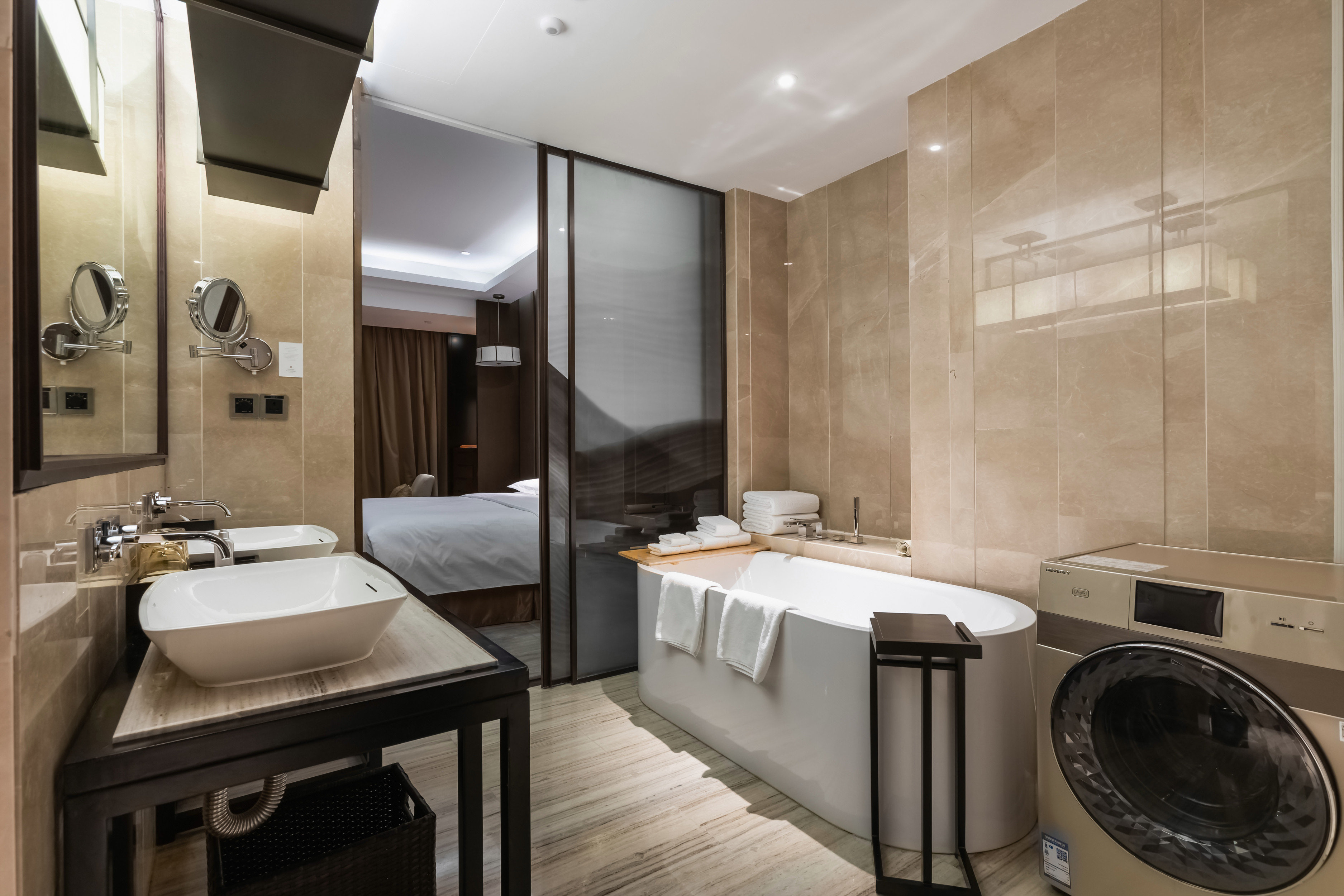 HUALUXE HOTELS AND RESORTS WUXI TAIHU 50/50