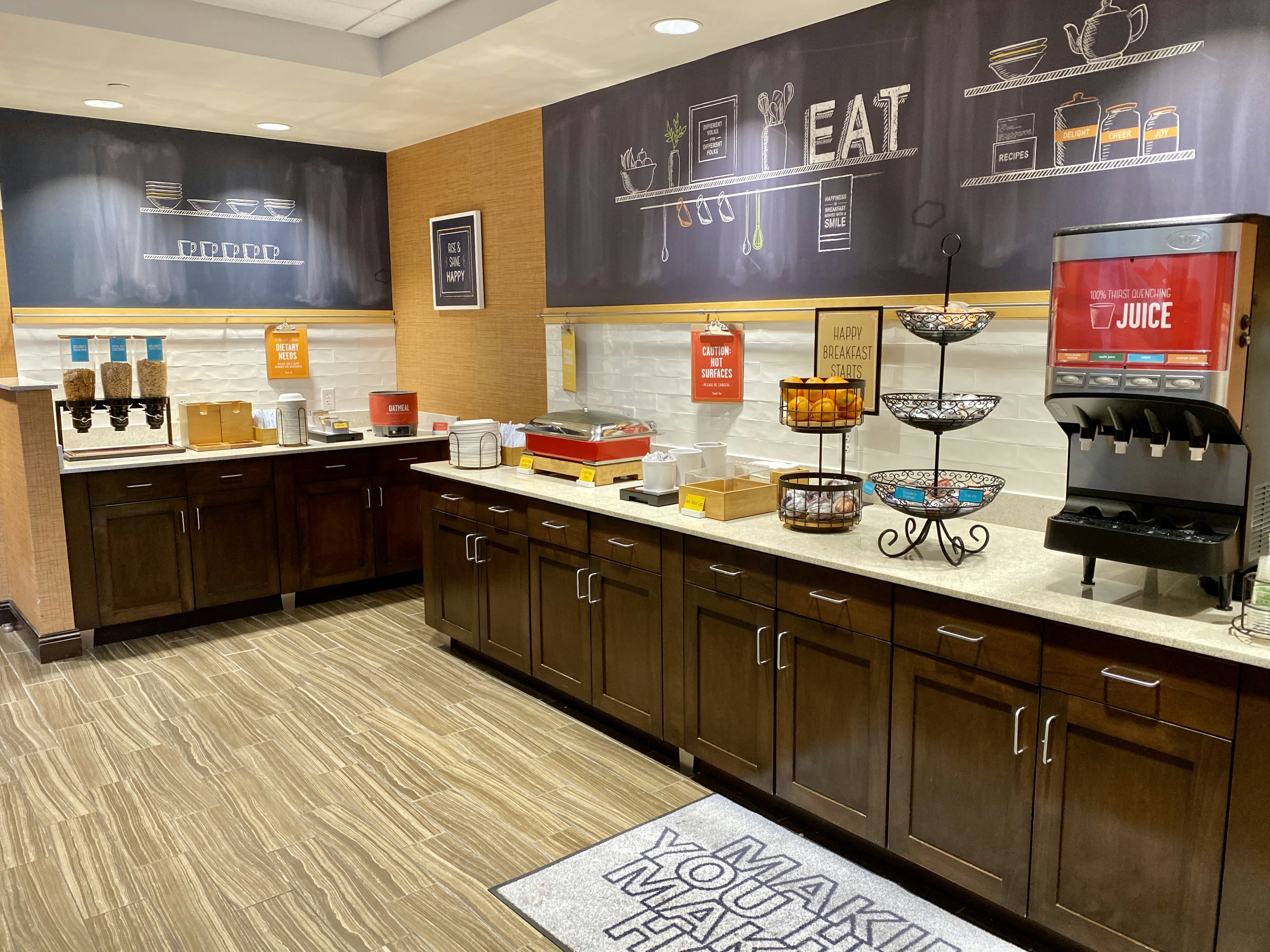 Hampton Inn Suites Deland 57/77