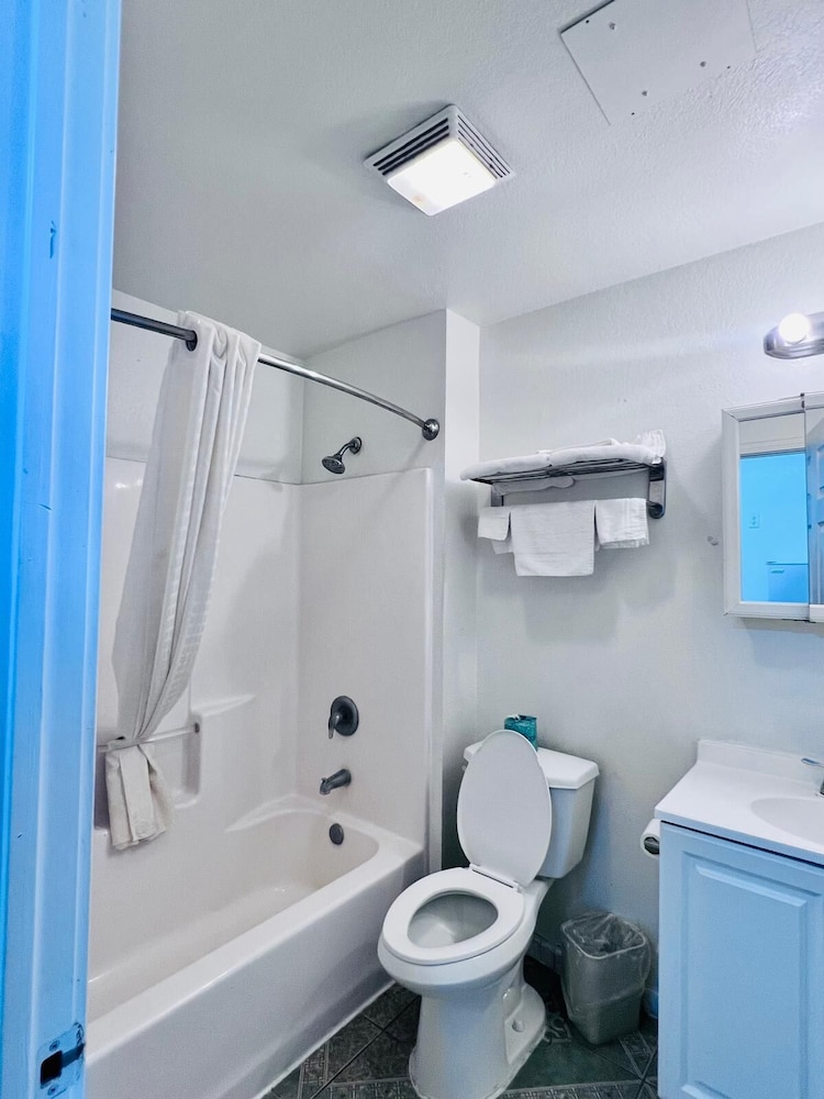 OYO Garden Inn and Suites Pearsall I-35 East 20/21