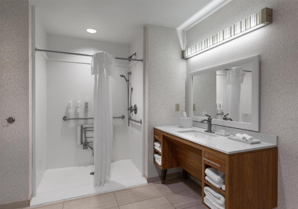Studio, King Bed, Sofa, Accessible, Home2 Suites By Hilton Greenville Airport 8/10