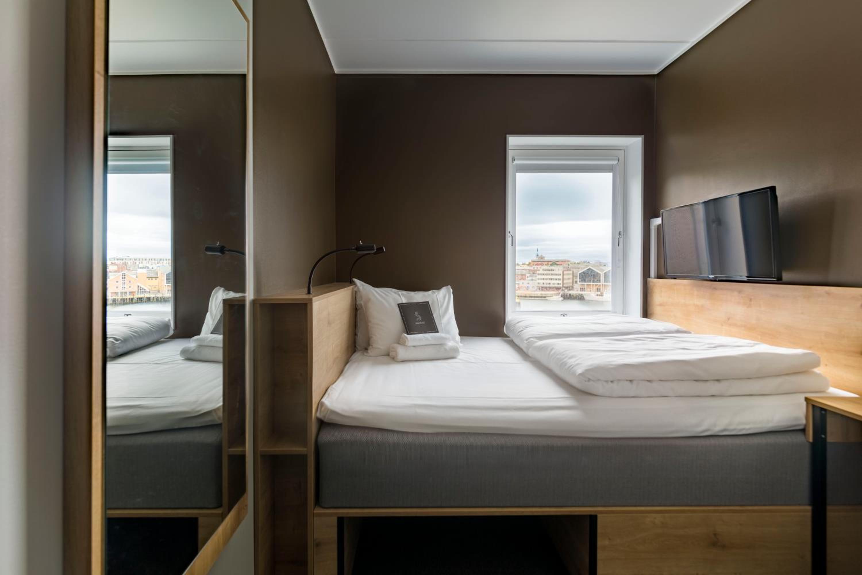 Small Double, with View, Smarthotel Hammerfest 3/6