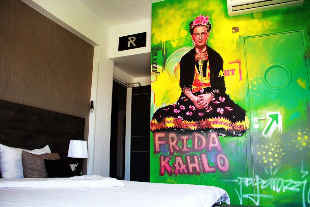 Rise Street Art Hotel 59/63