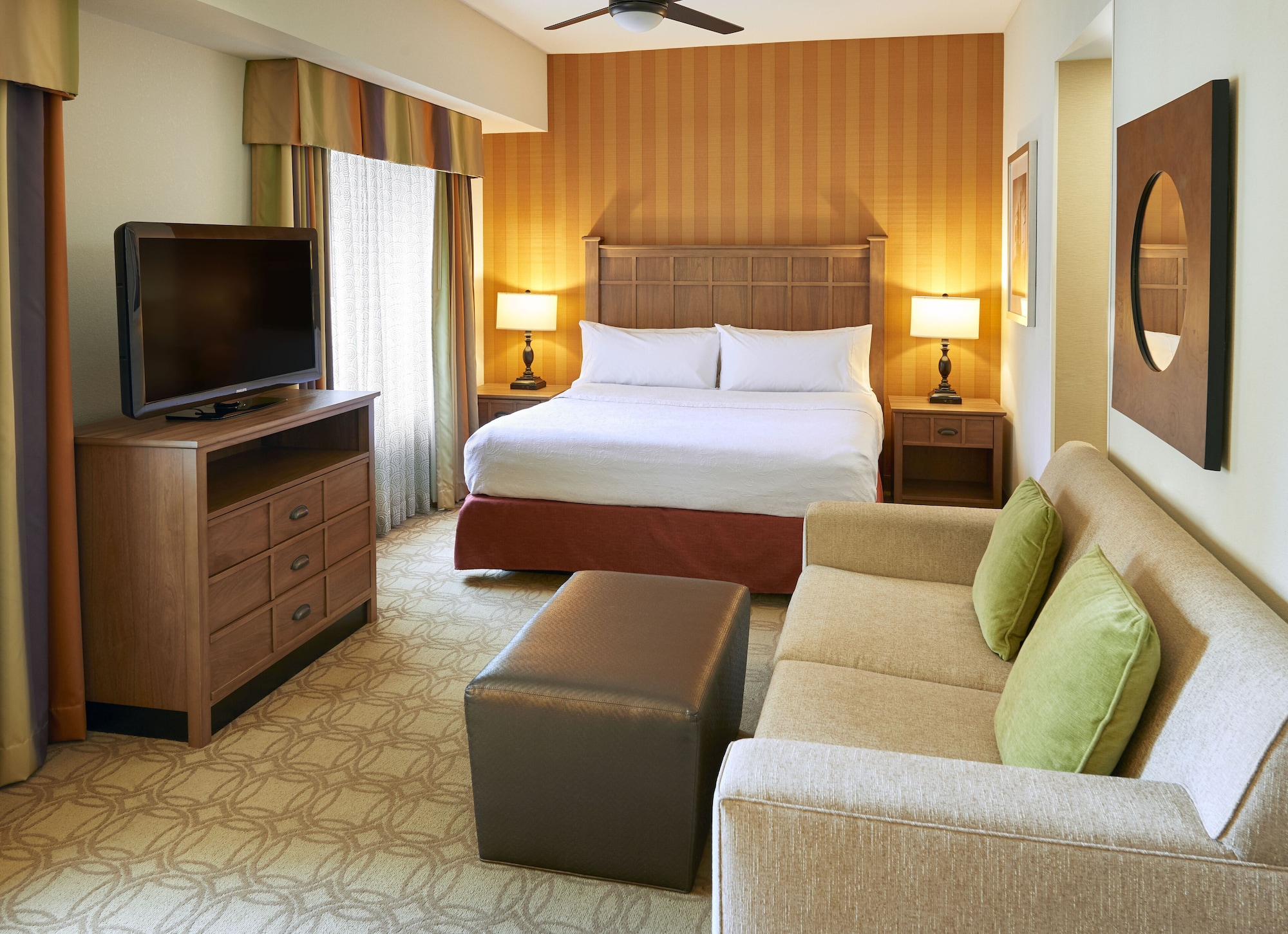 STUDIO, SUITE, KING BED