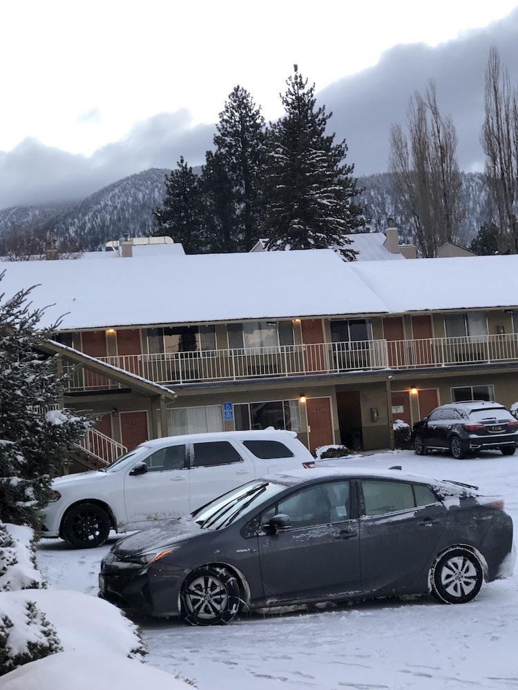 Hotel Elevation 37/45