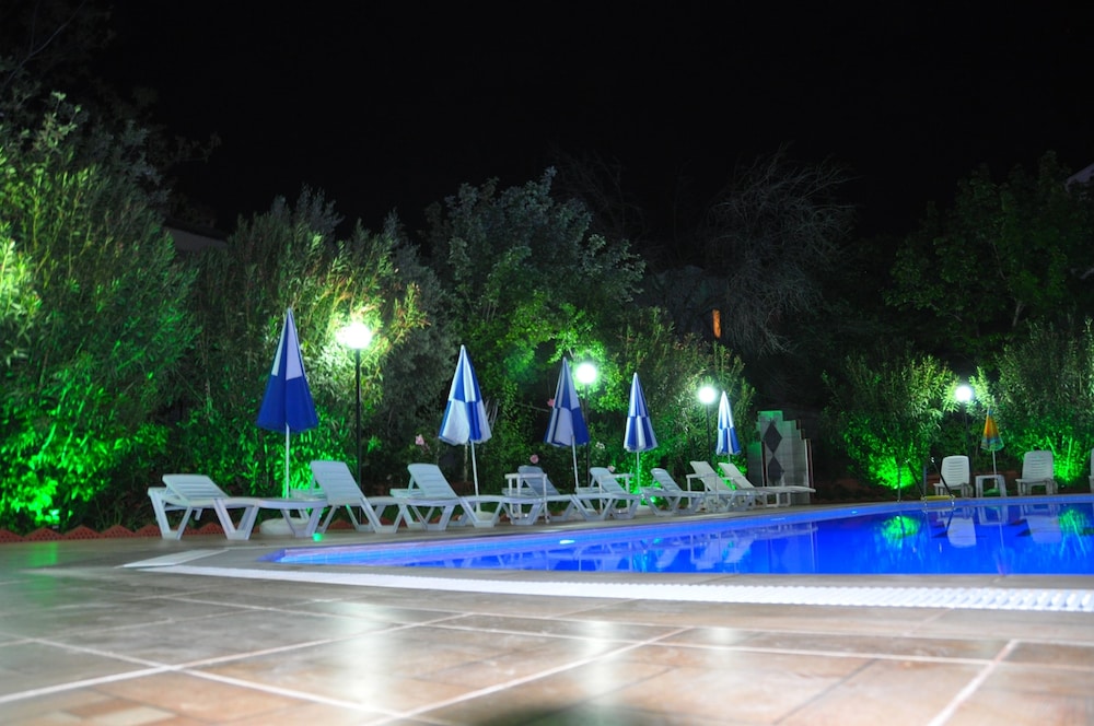 THE GREEN VALLEY HOTEL 61/65