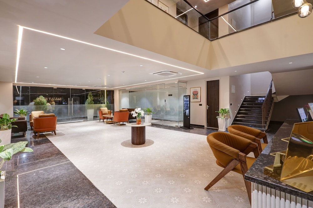 Saltstayz Premier Sector 42 - Golf Course Road 42/62