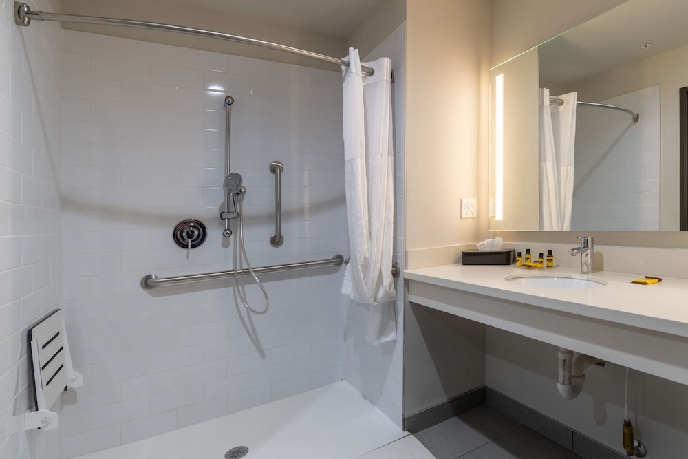 Best Western Plus Tacoma Hotel 25/50