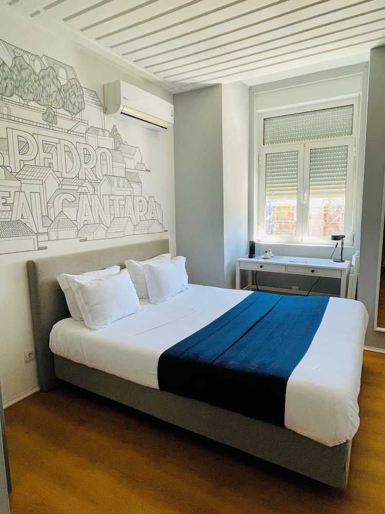 ROOM, DOUBLE BED