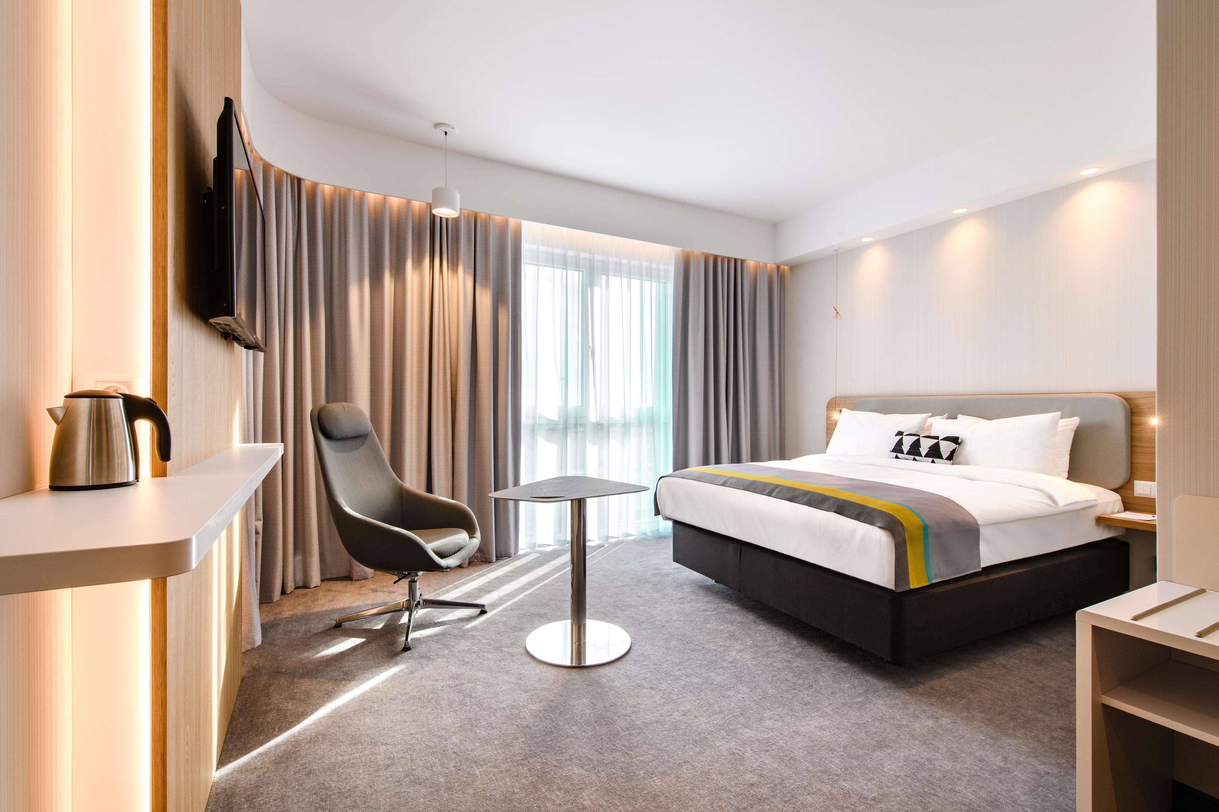 غرفة قياسية بسرير كينج مع أريكة لذوي الإعاقة، Holiday Inn Express Rzeszow Airport 2/6