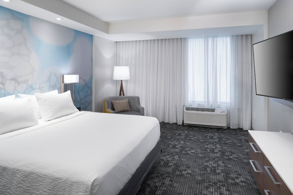 SUITE, KING BED, BALCONY, ACCESSIBLE