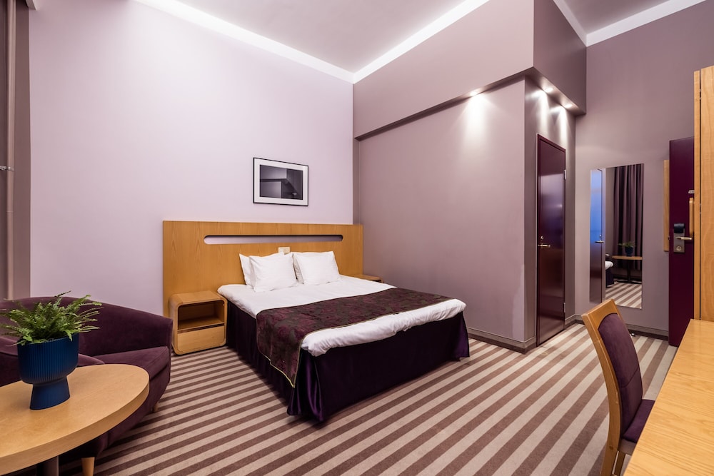 London Hotel 15/50