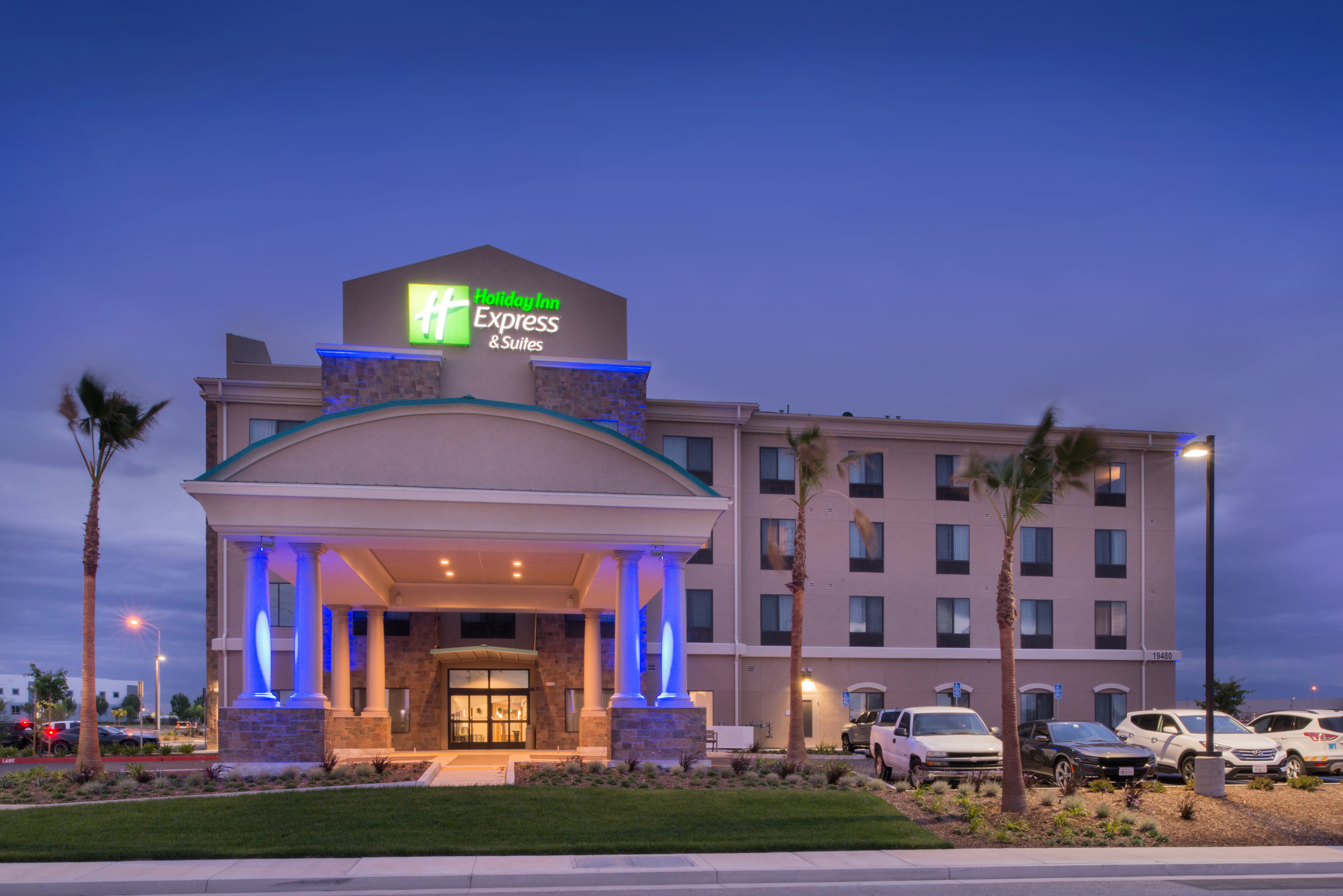 Holiday Inn Express Suites Bakersfield Airport 1/22
