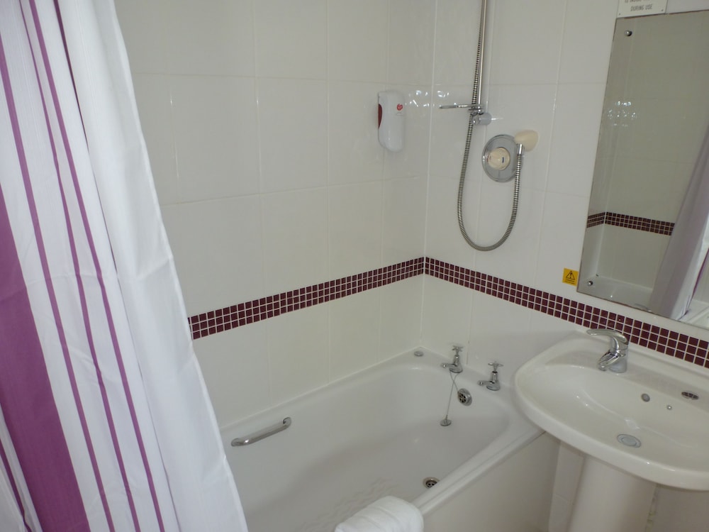 Premier Inn Alderley Edge 12/36