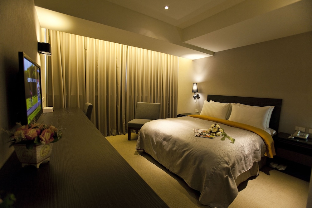 E House Hotel 28/65