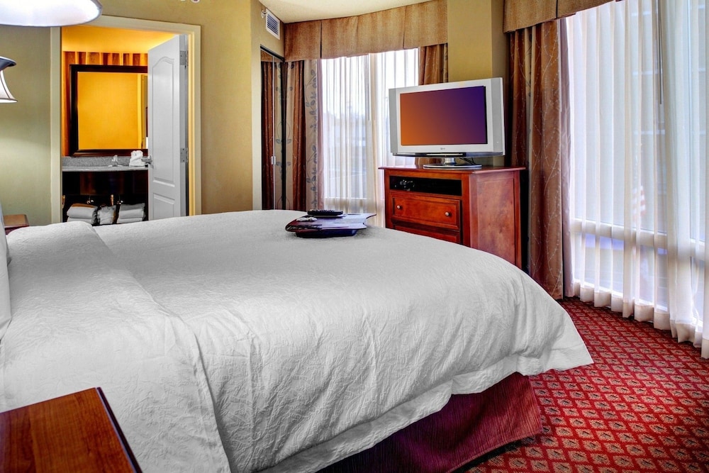 Hampton Inn & Suites Greenville Downtown RiverPlace 8/52