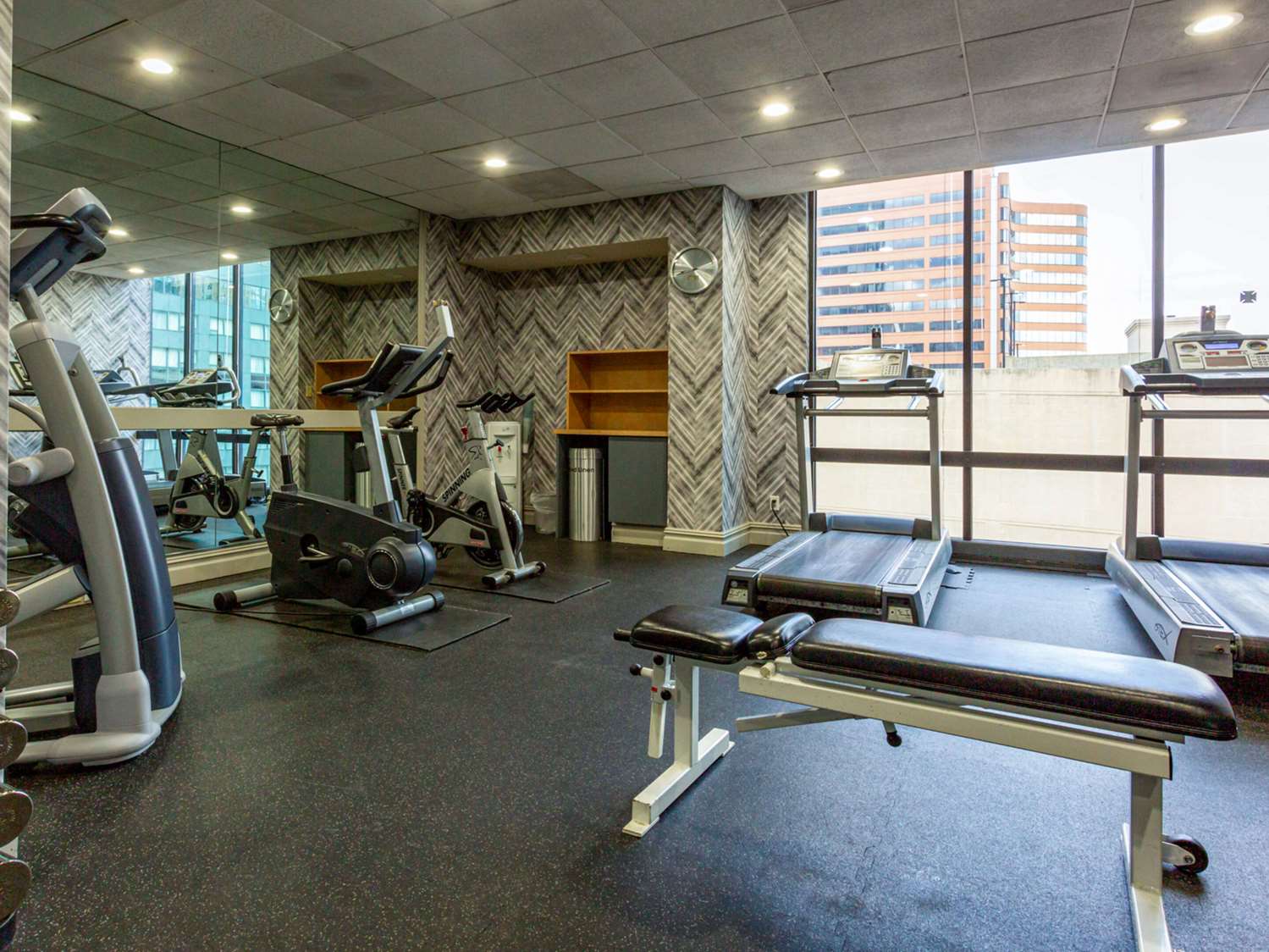 Comfort Inn & Suites Baltimore Inner Harbor 15/39