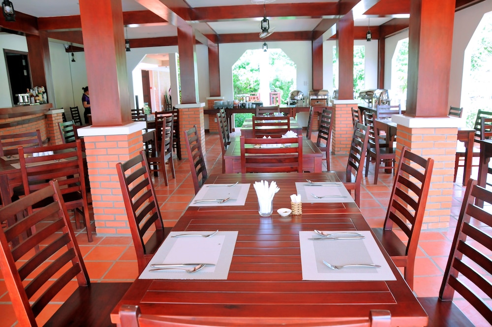 Vela Phu Quoc Resort 77/98