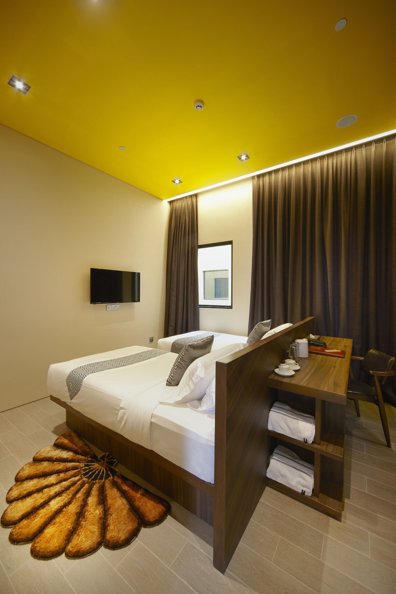 DELUXE, TWIN BEDS