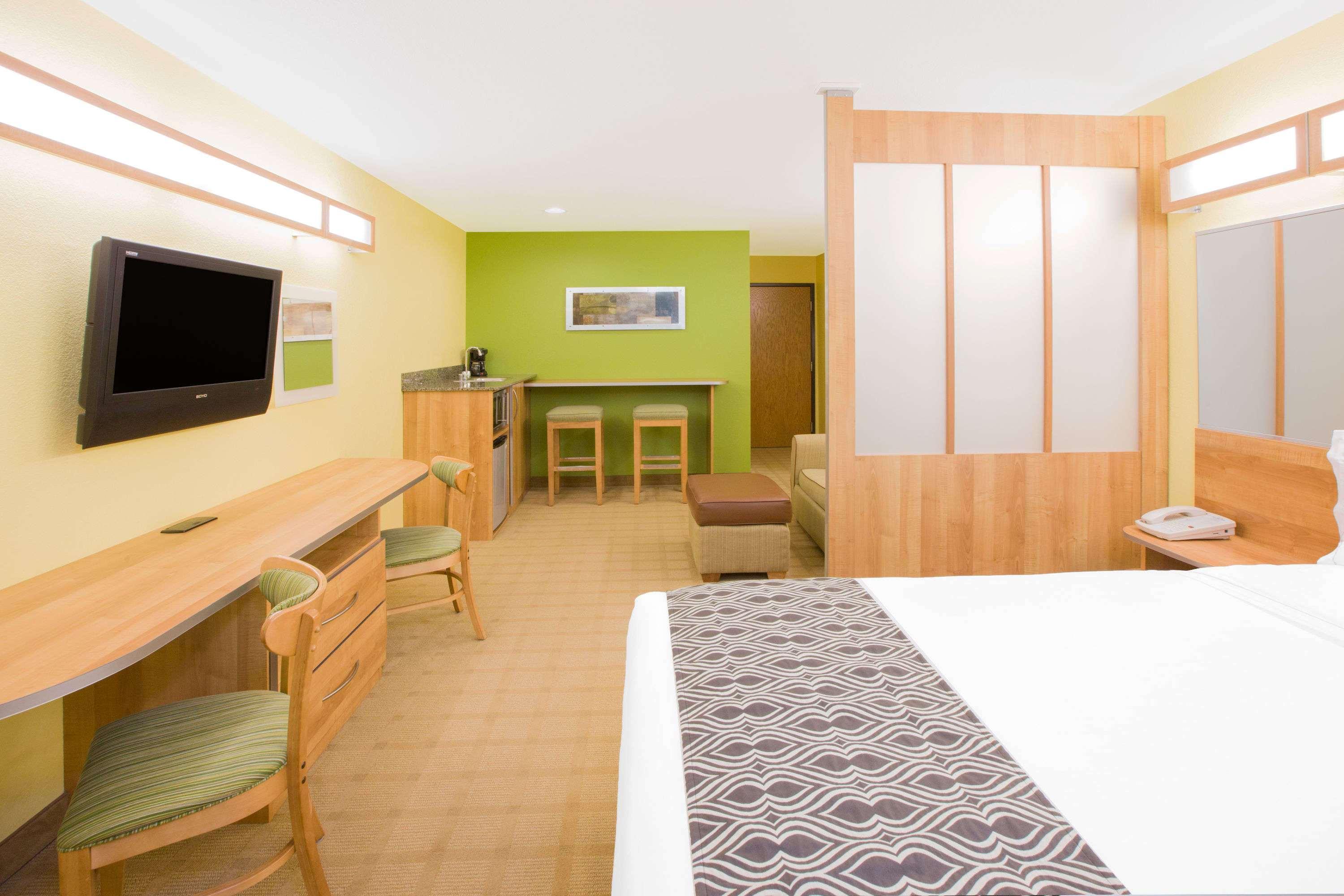 Suite, Queen Bed