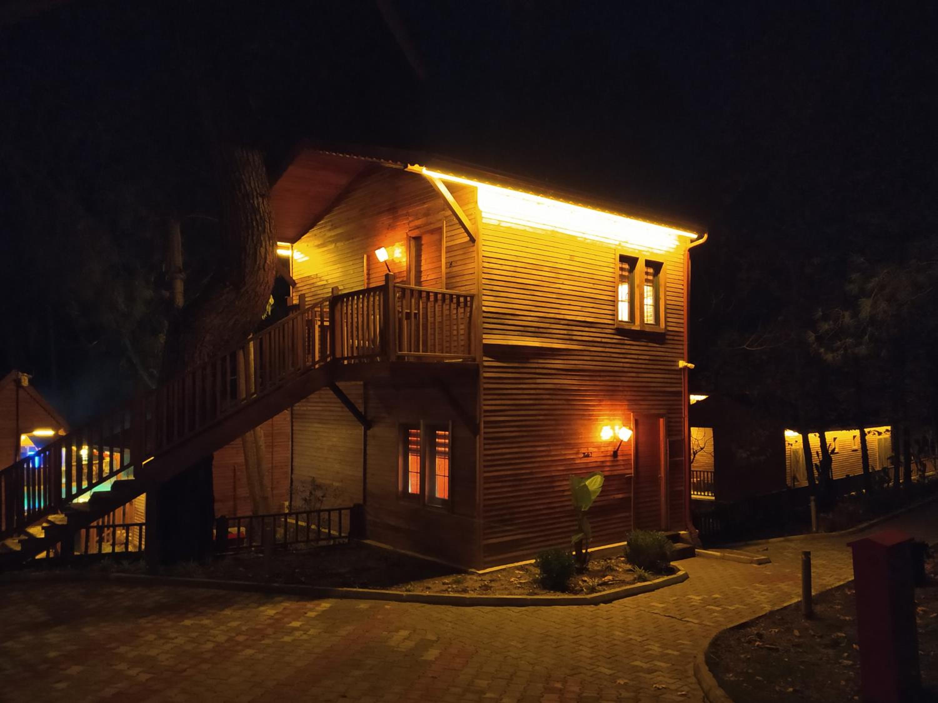 Babylon Town Hotel 5/50