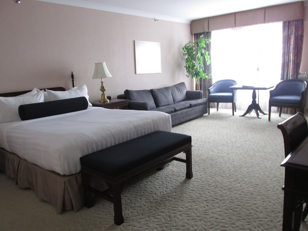 Fredericton Inn 23/65