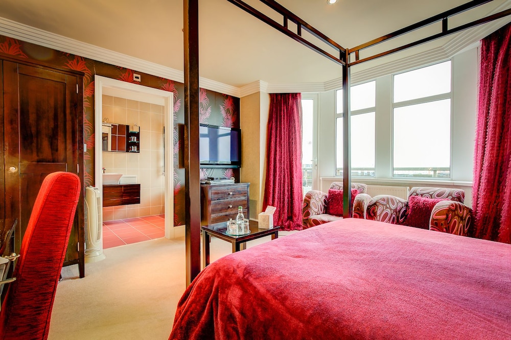Four Poster, King Bed
