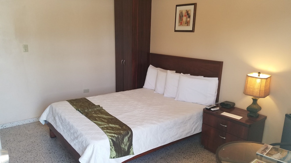 Combate Beach Resort Ex Parador 12/50