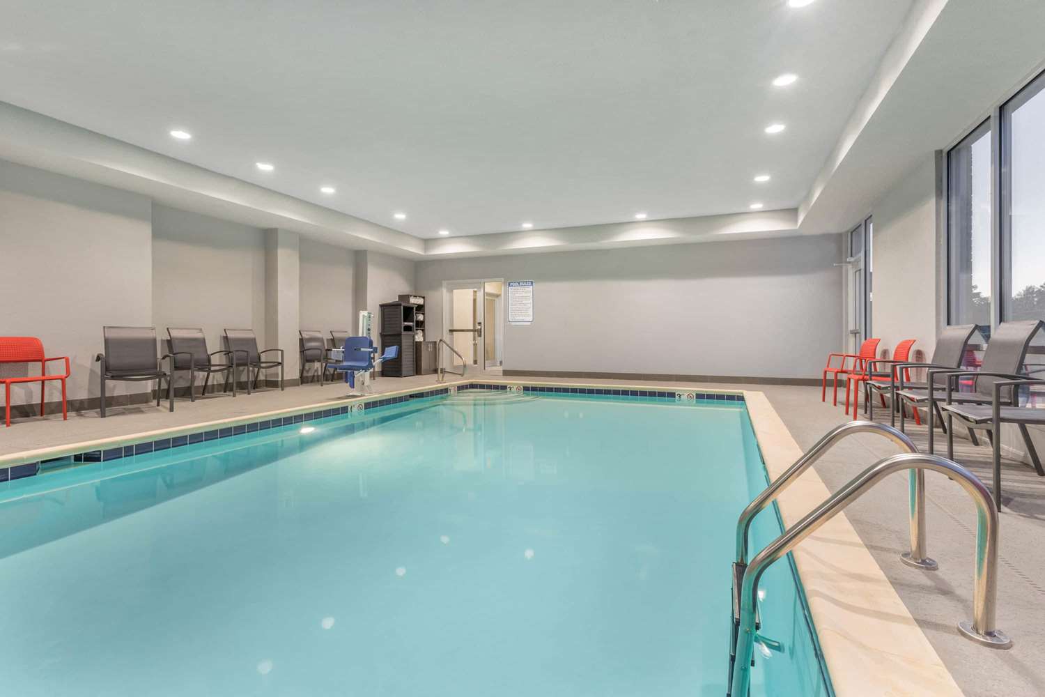 La Quinta Inn & Suites by Wyndham Bloomington 32/64