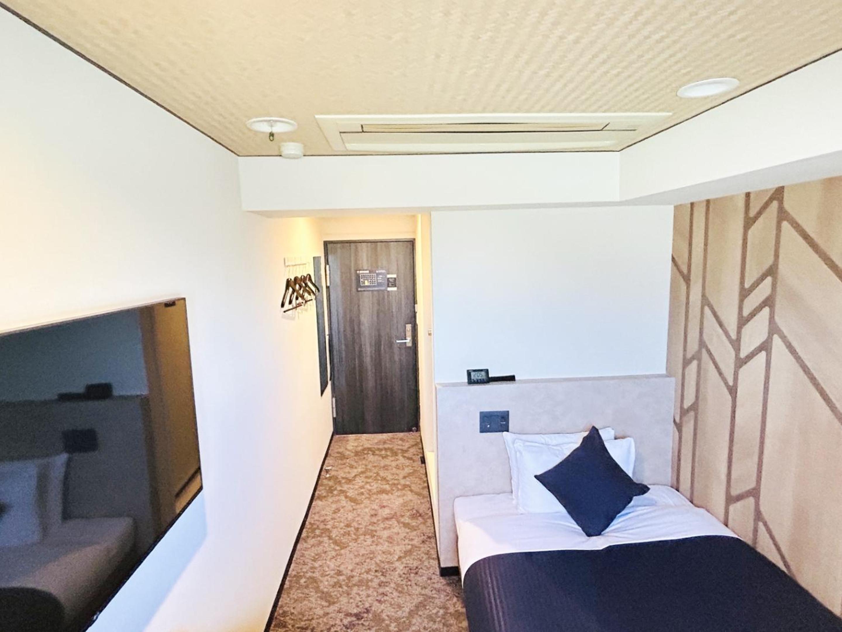 Room, Semi Double Bed
