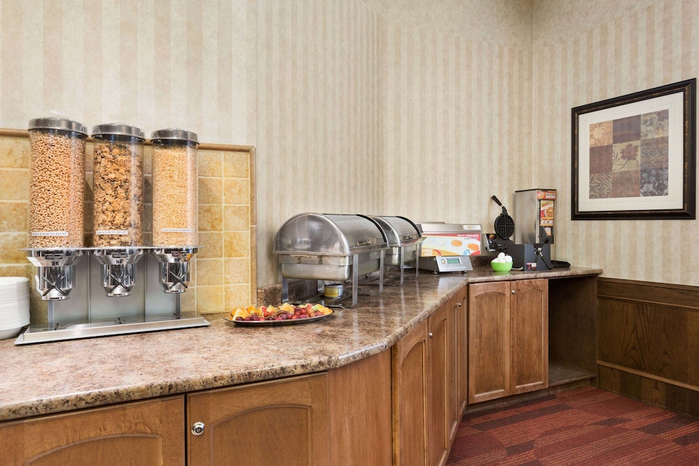 Travelodge By Wyndham Lloydminster 5/33