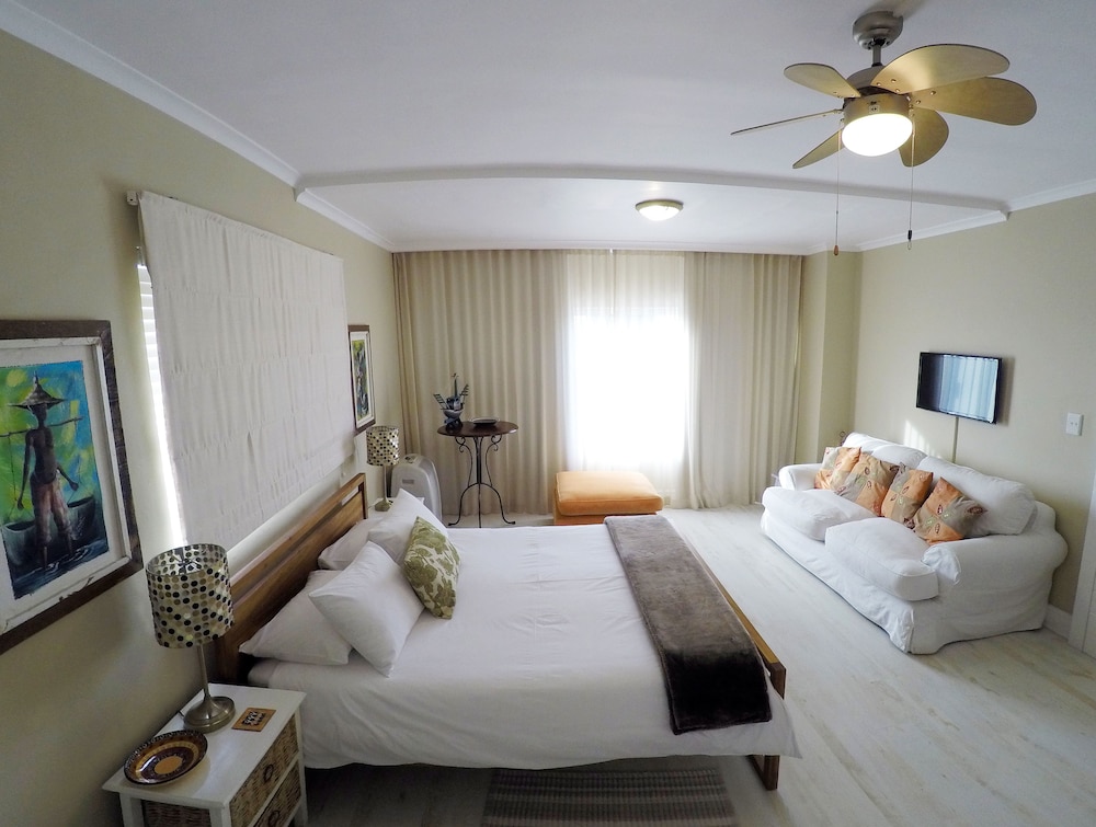 Dolphin Inn Guest House 19/74
